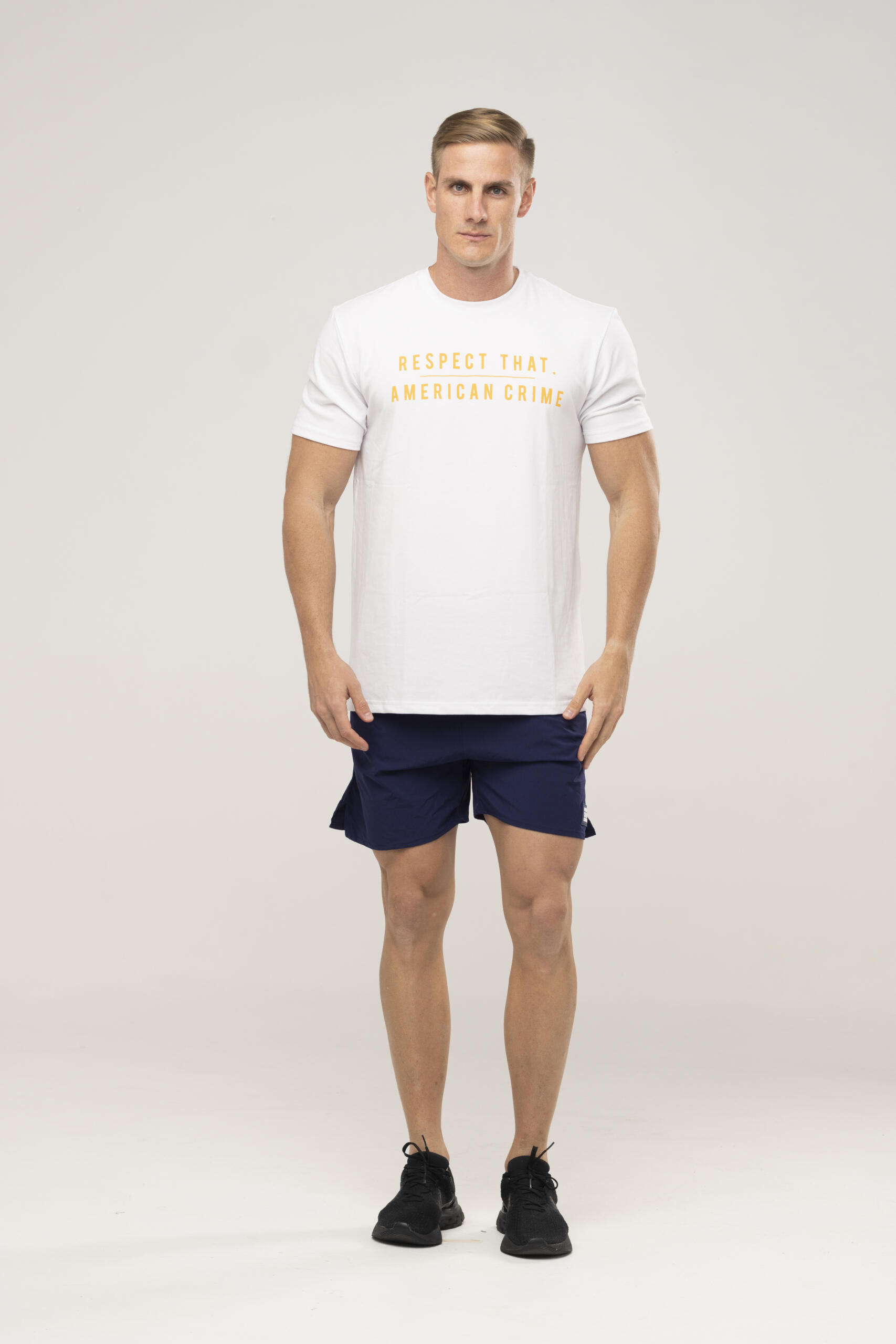 Frente – camiseta branca – nome amarelo